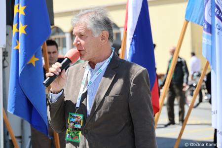 Mednarodna revija starodobnikov v Kamnik privabila ljubitelje klasičnih vozil (4)